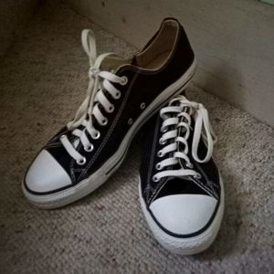 Men's size 9 Black Converse All Stars